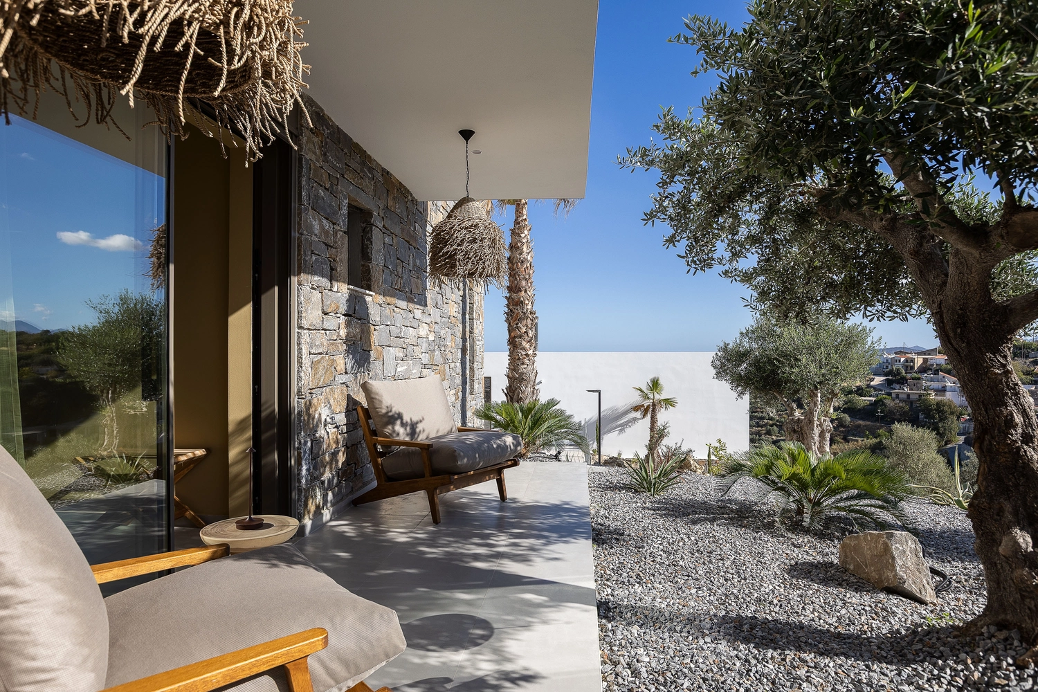 Villa ANDRIOTIS – Schlafzimmerterrasse am Garten