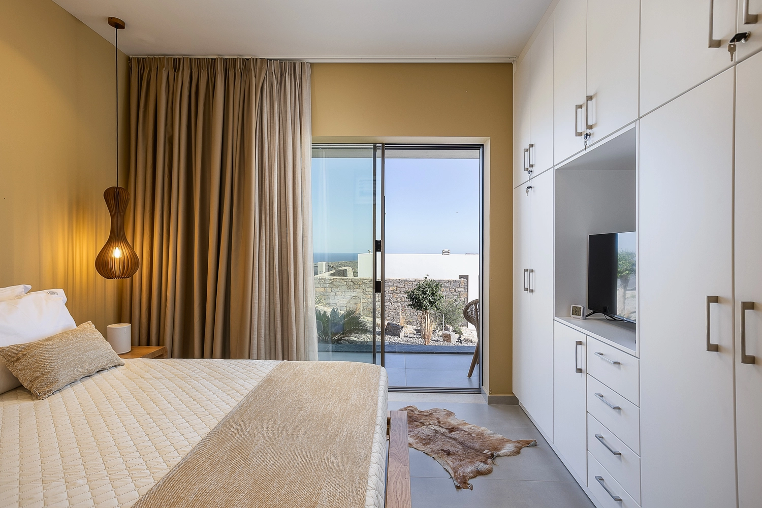 Villa ANDRIOTIS – Schlafzimmer mit Terrassentür