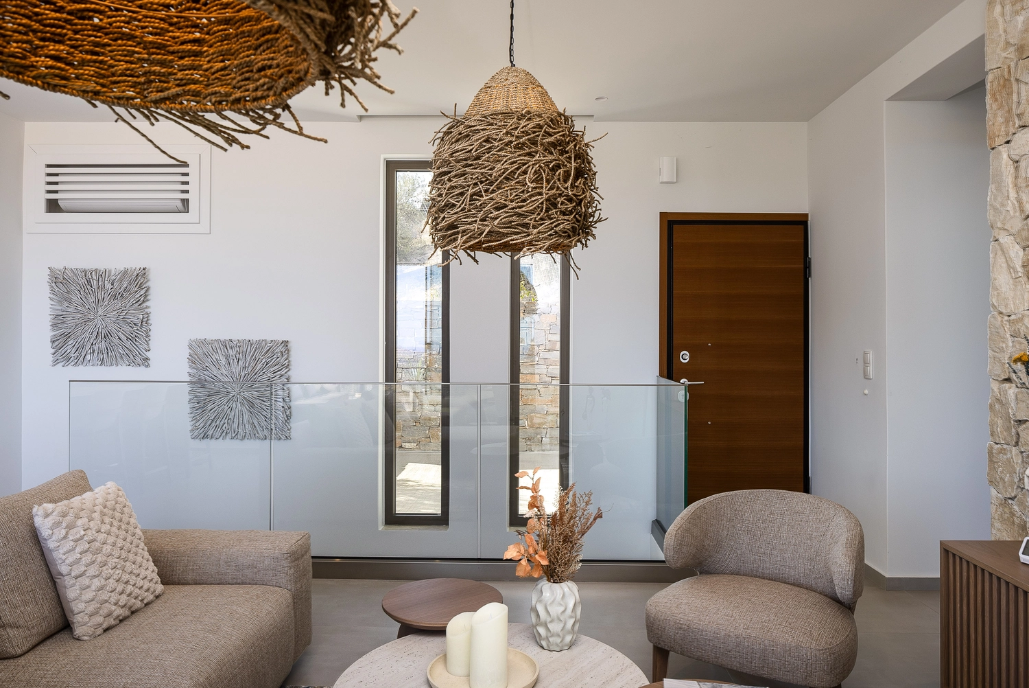 Villa ANDRIOTIS – Wohnbereich mit Eingang