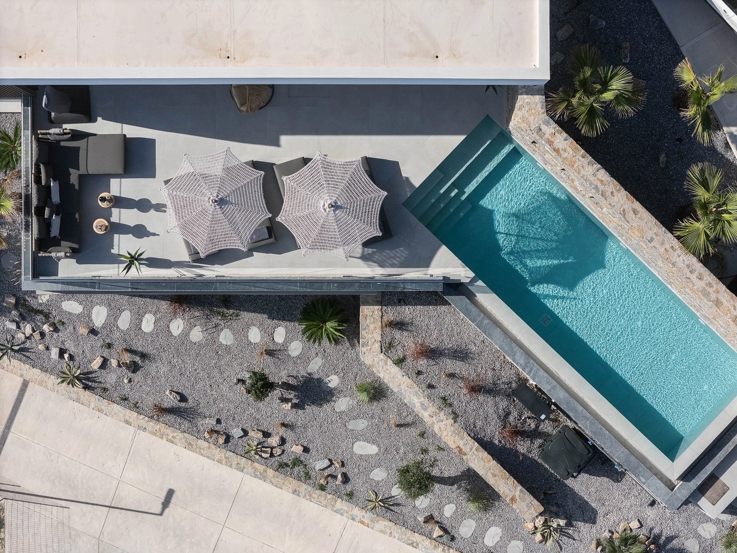 Villa ANDRIOTIS – Terrasse und Pool aus der Luft